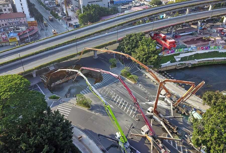 Sinkhole in Guangzhou (Image by China Daily)