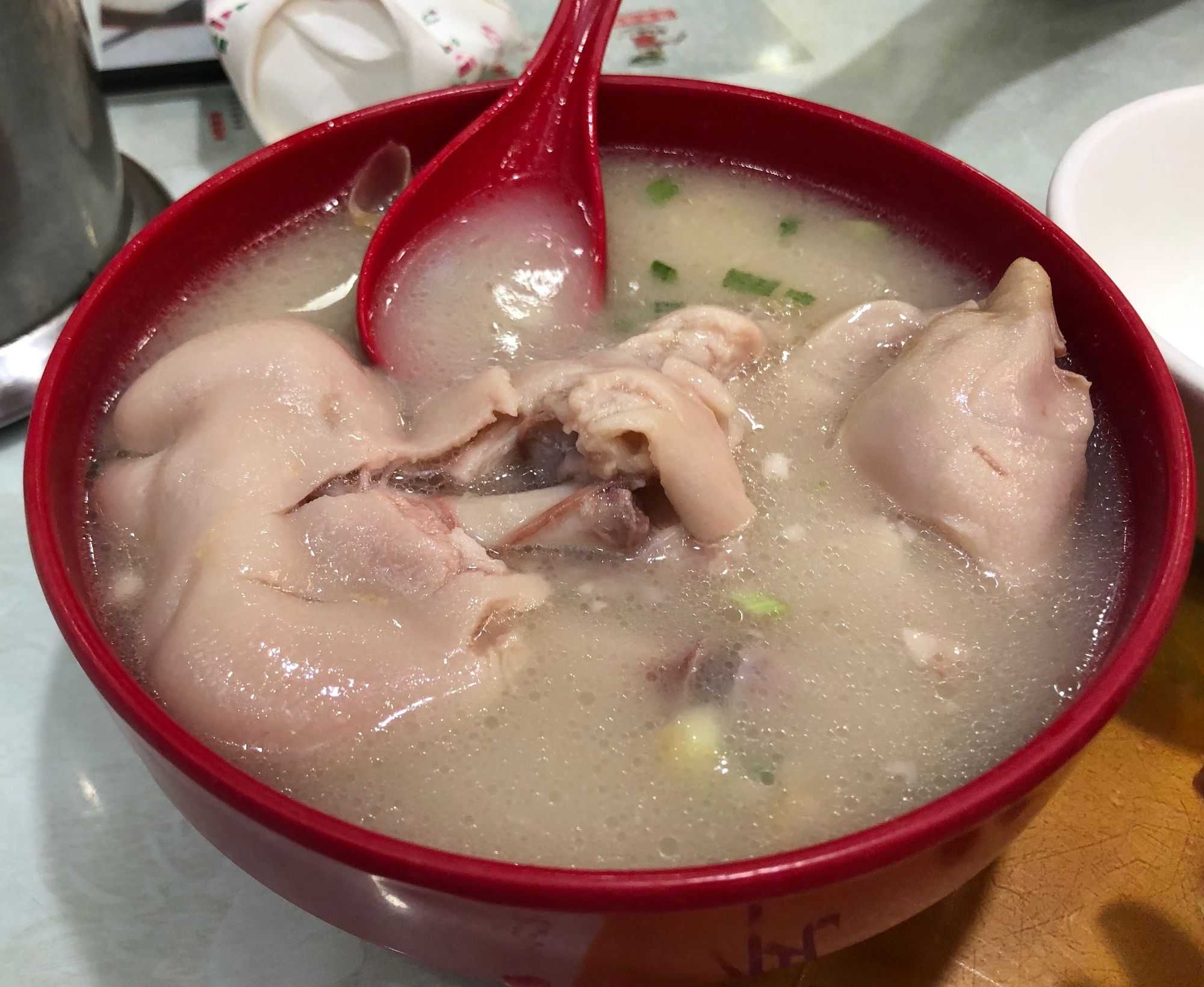 Mom's pig feet (老妈蹄花) (Image by author)