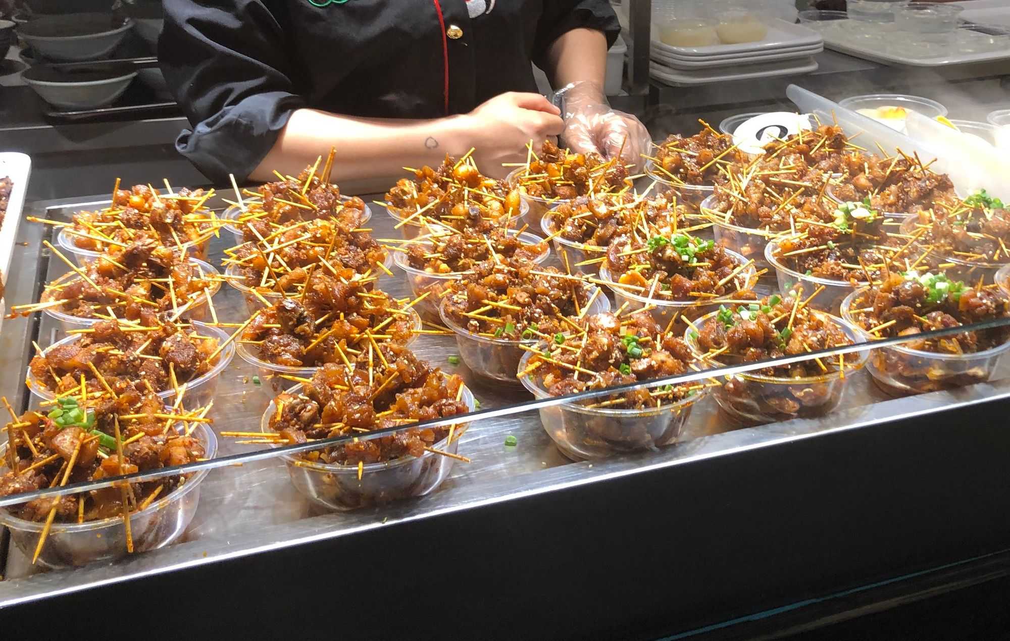 Rabbit meat on a toothpick (牙籤兔肉) (Image by author)