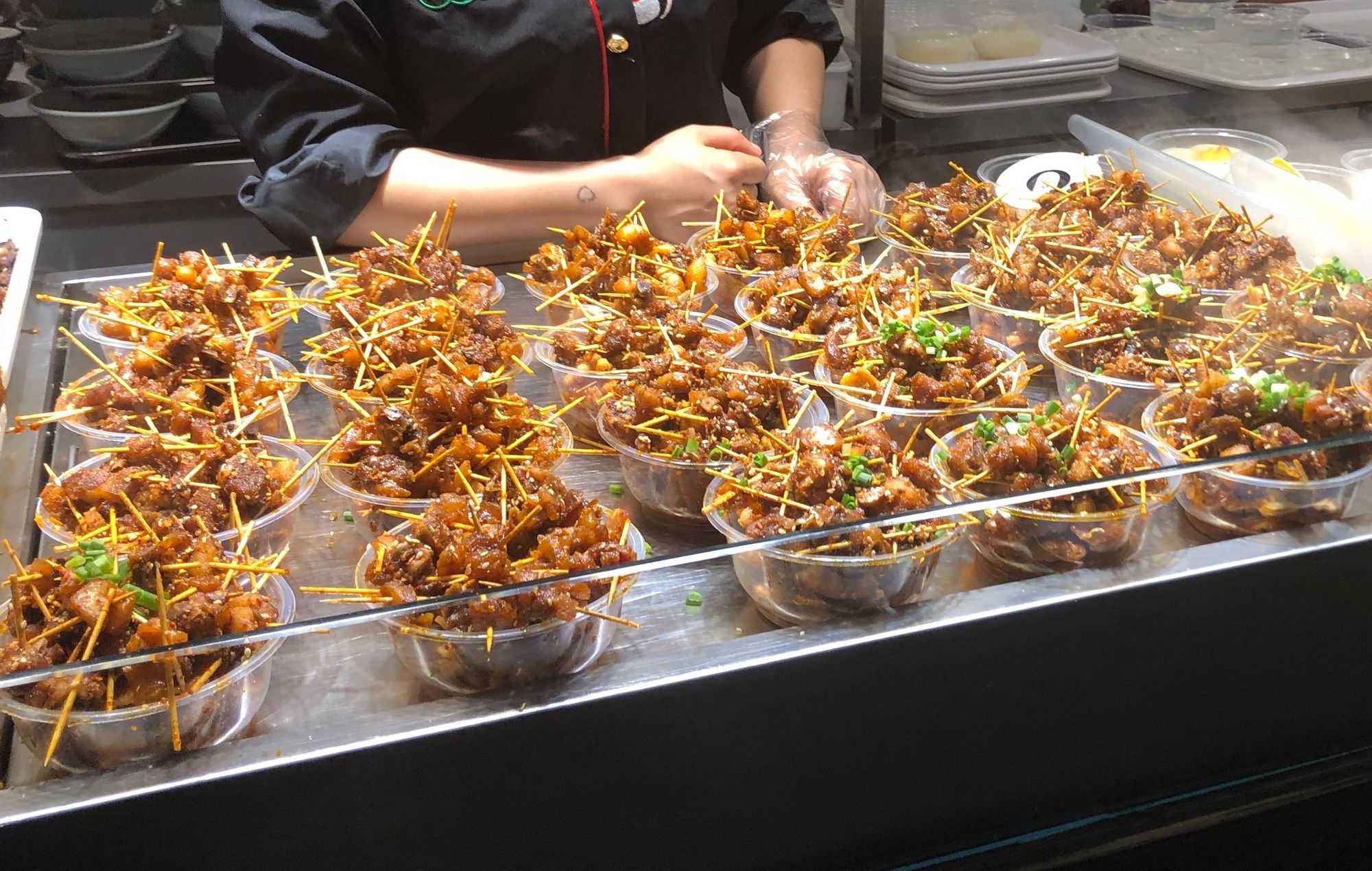 Rabbit meat on a toothpick (牙籤兔肉) (Image by author)