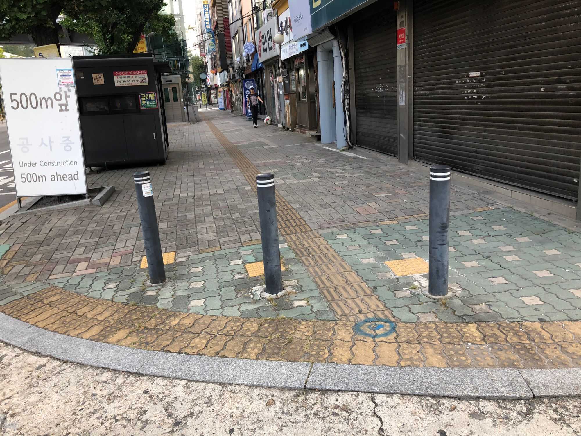 Tactile paving for the visually impaired (Image by author)